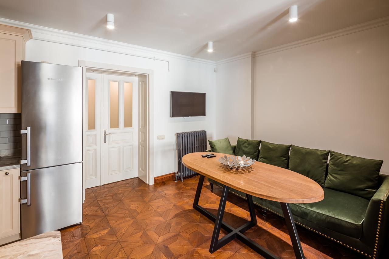 Romari Апартименти Площа Ринок Apartment Lviv Bagian luar foto